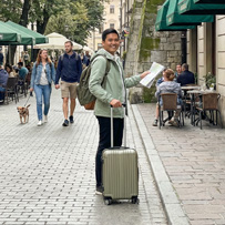 Consultor de Cross Puente asesorando a cliente sobre trabajo en Europa